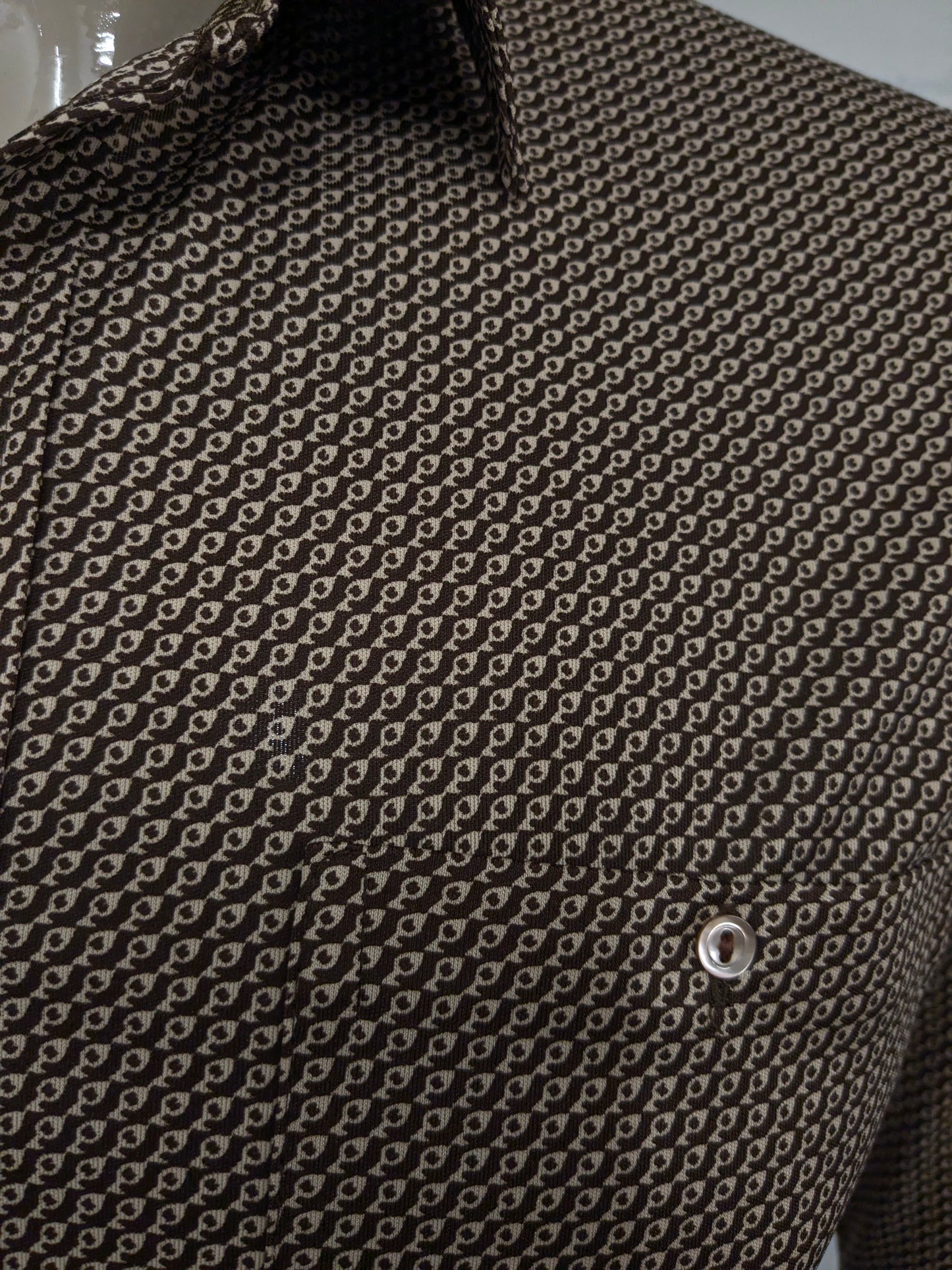 Camisa Vintage Jordi. Impresión beige marrón. Tamaño M. estiramiento.