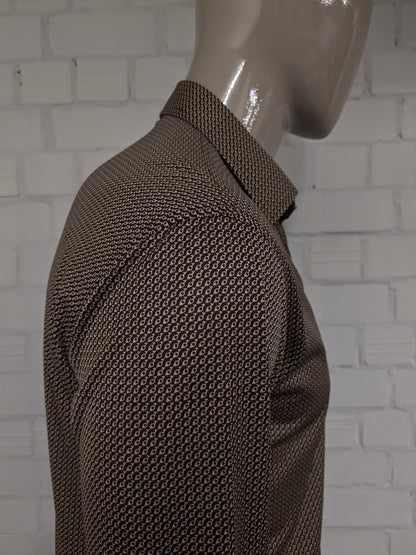 Camisa Vintage Jordi. Impresión beige marrón. Tamaño M. estiramiento.