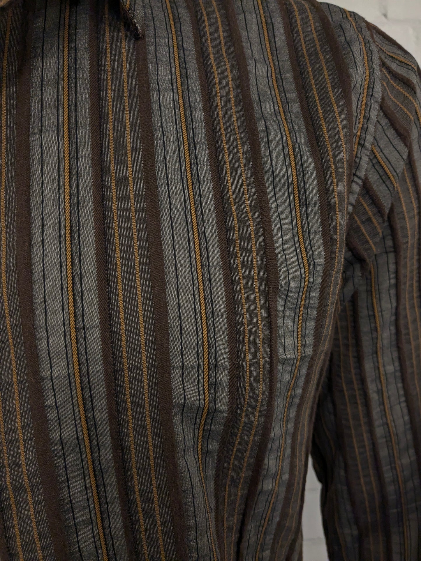 At company shirt. Gray brown black tangible striped motif. Size L.
