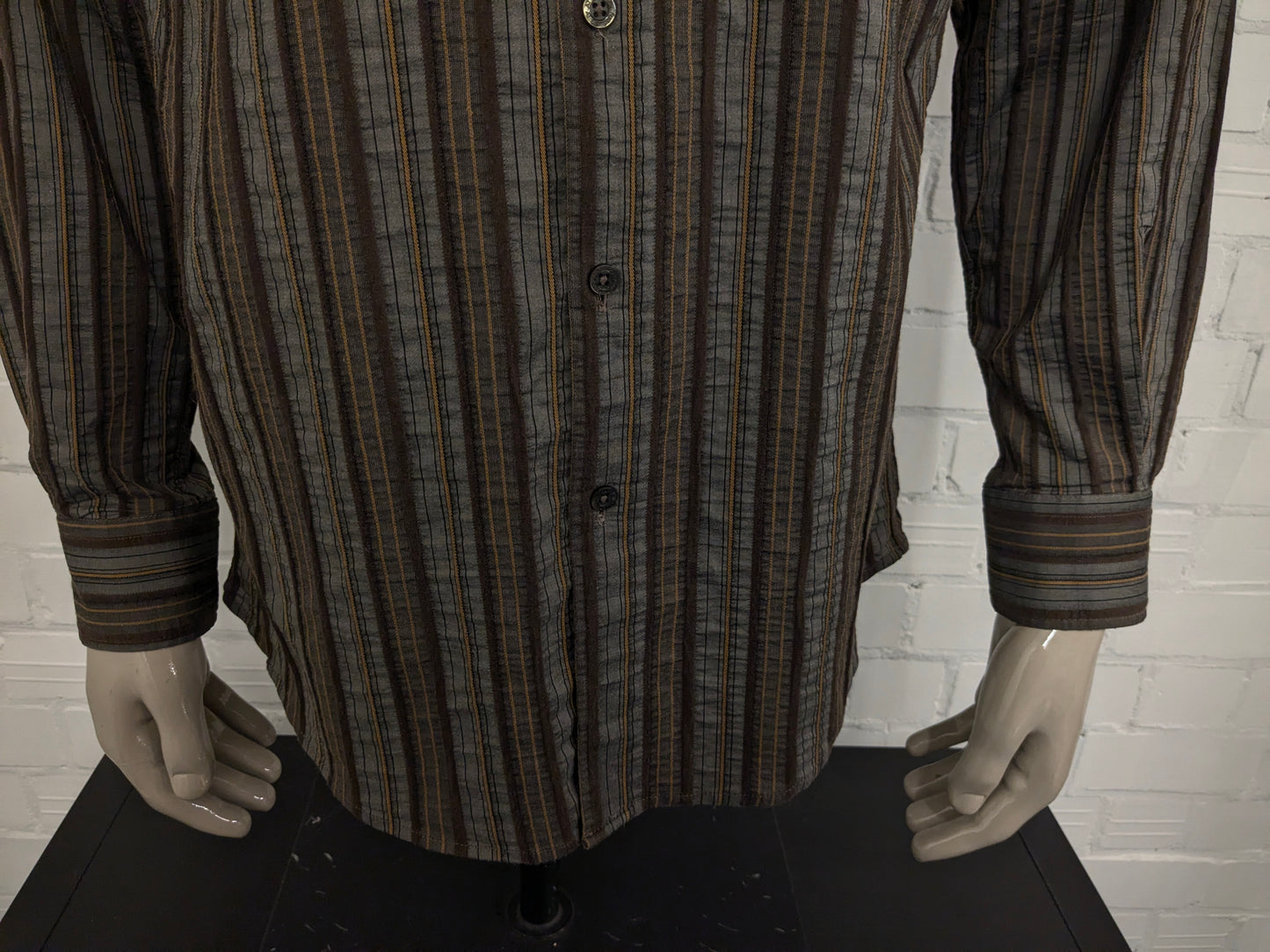 At company shirt. Gray brown black tangible striped motif. Size L.