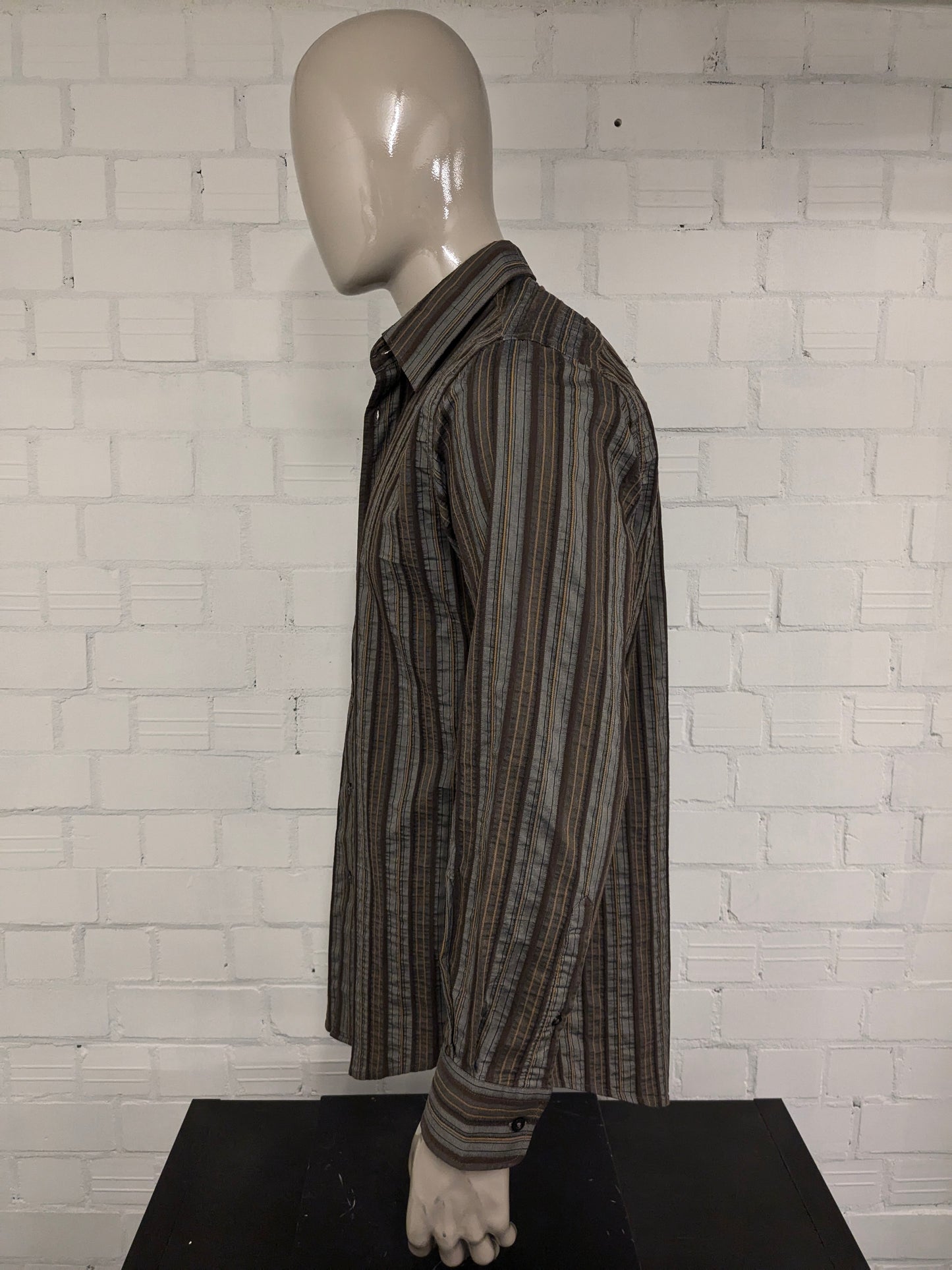 At company shirt. Gray brown black tangible striped motif. Size L.