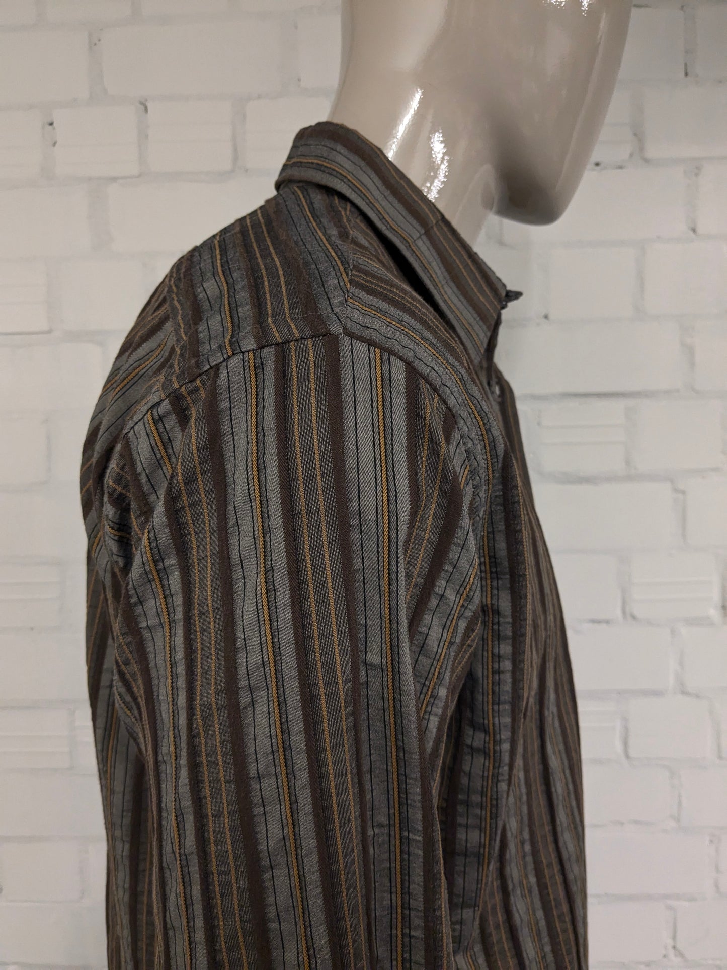 At company shirt. Gray brown black tangible striped motif. Size L.