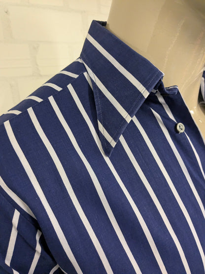 Vintage 70er Jahre mit Punktkragen. Blau weiß gestreift. Größe M.