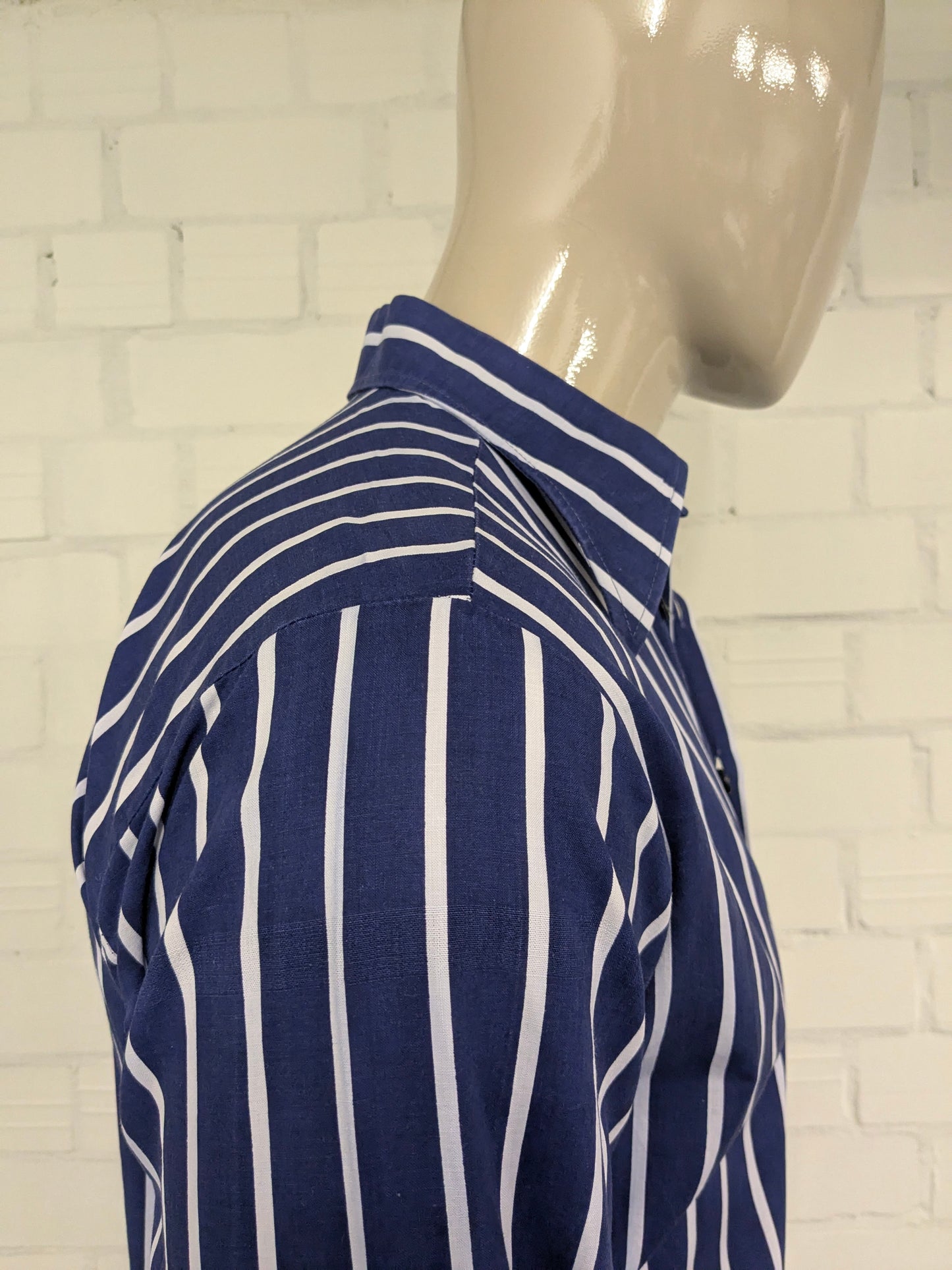 Vintage 70er Jahre mit Punktkragen. Blau weiß gestreift. Größe M.