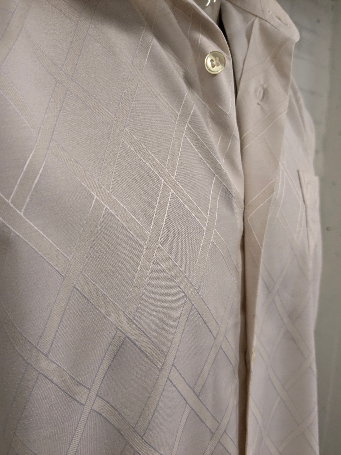 Chemise CHM Vintage CHM. Motif brillant léger beige. Taille L.