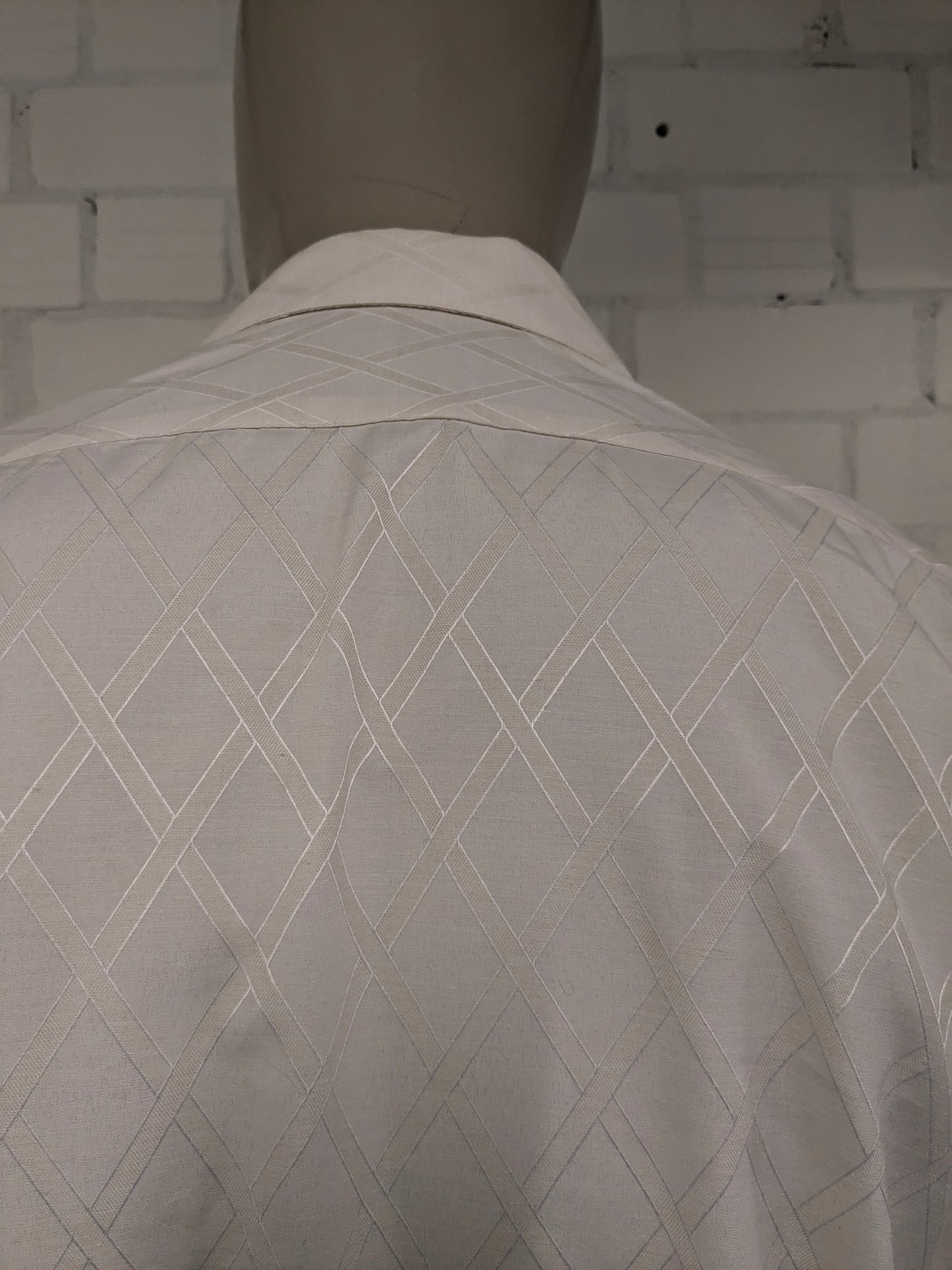 Chemise CHM Vintage CHM. Motif brillant léger beige. Taille L.