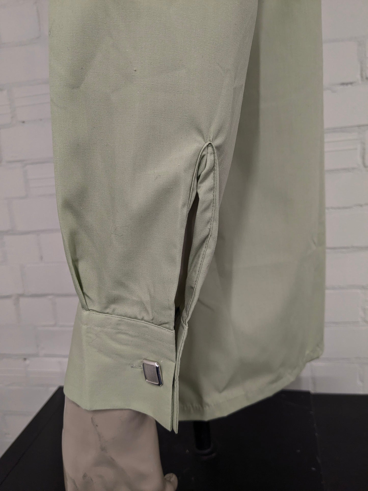 Vintage 70er Golden Style -Shirt mit Punktkragen. Farbig grün. Größe L. Casual Manschettenknoten.