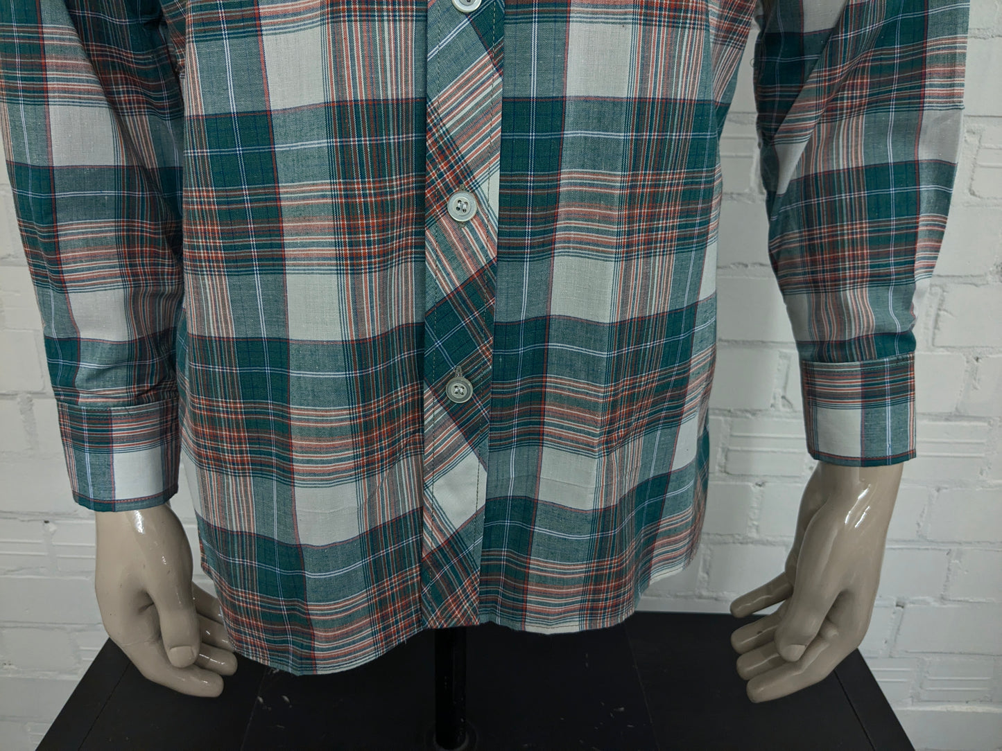 Chemise londonienne vintage des années 70 avec collier. Bleu rouge vert vérifié. Taille L.