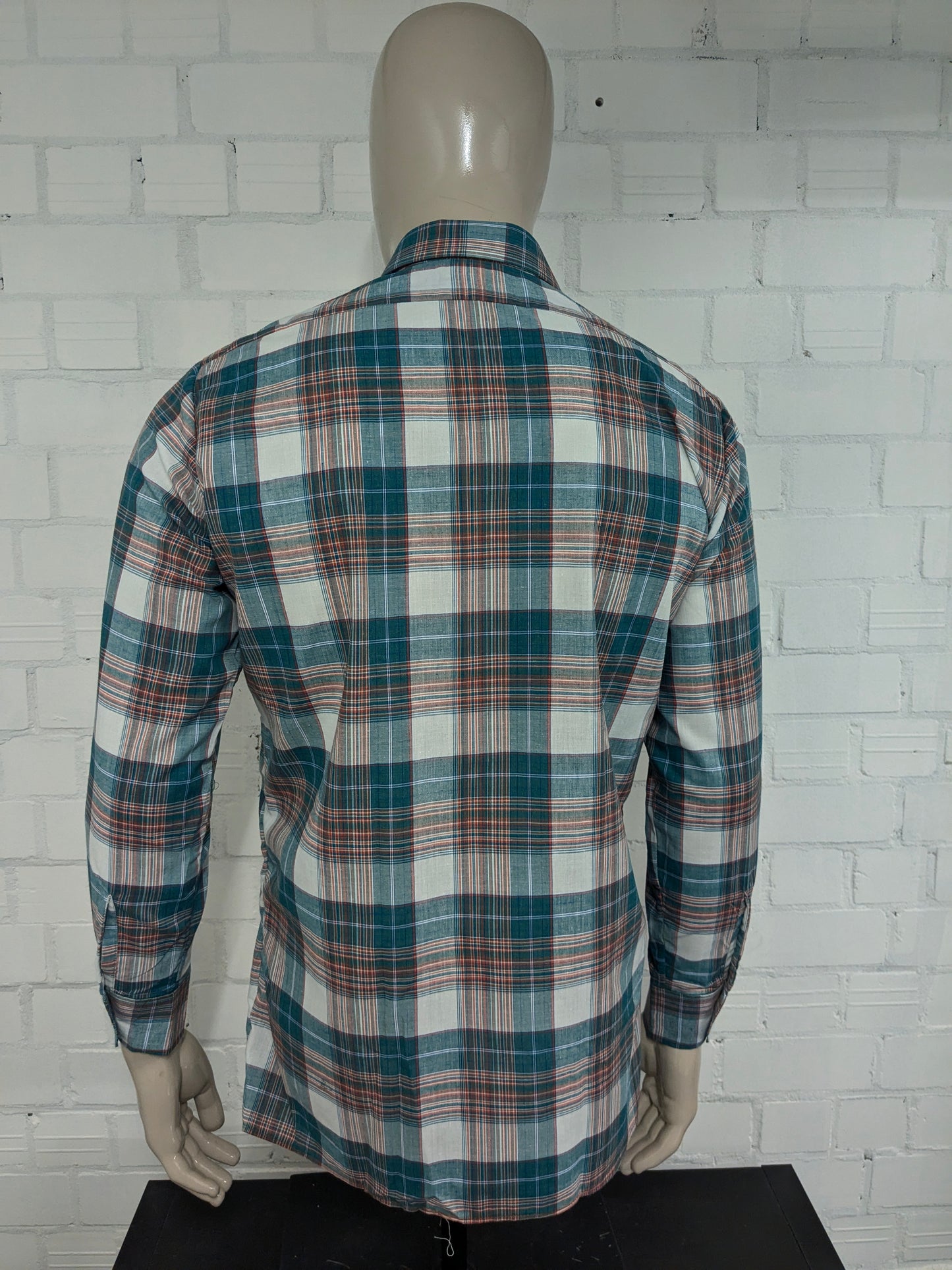 Chemise londonienne vintage des années 70 avec collier. Bleu rouge vert vérifié. Taille L.