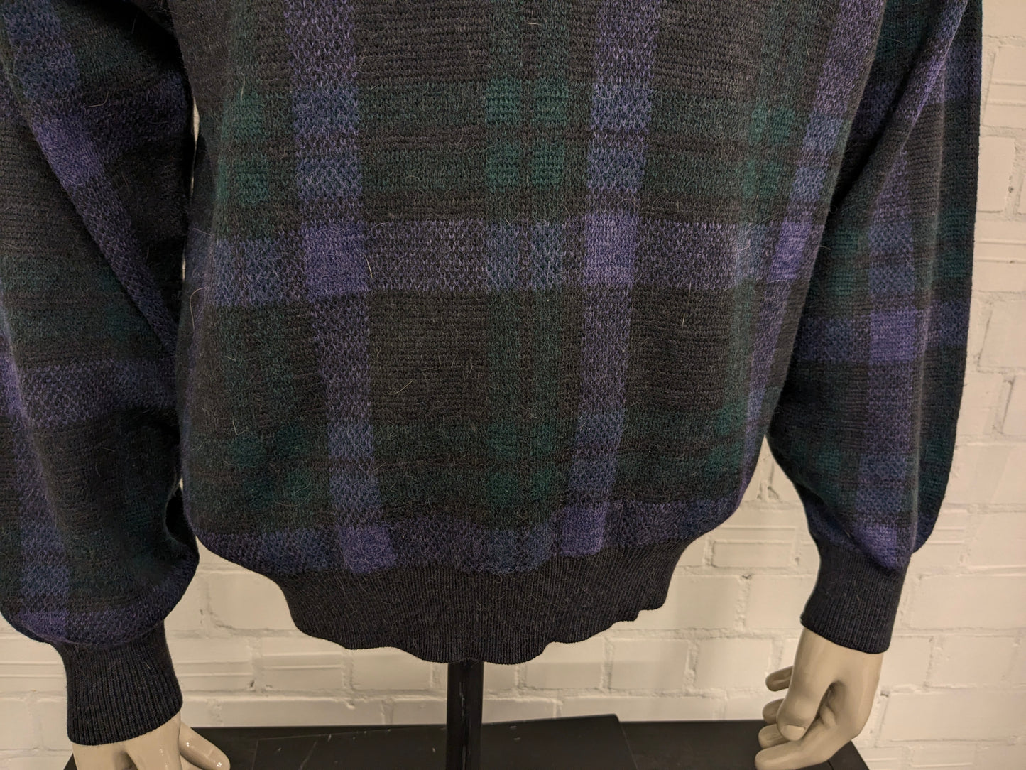 Vintage Alpaca Wollen Jockey polo trui met mooie knopen. Paars Grijs Groen gekleurd. Maat XL.