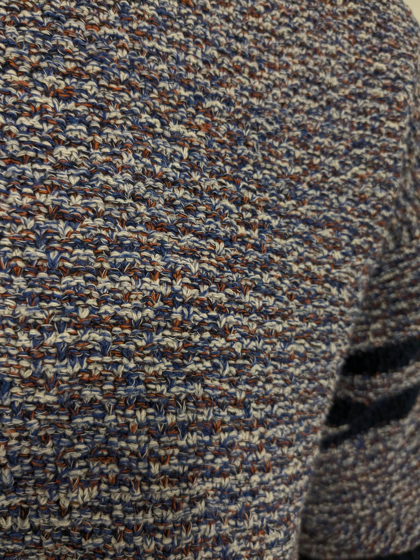 Pull vintage avec fermeture éclair. Bleu blanc rouge mélangé. Taille M.