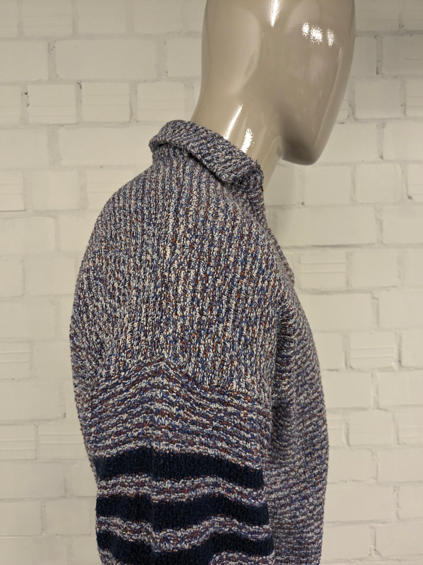 Pull vintage avec fermeture éclair. Bleu blanc rouge mélangé. Taille M.