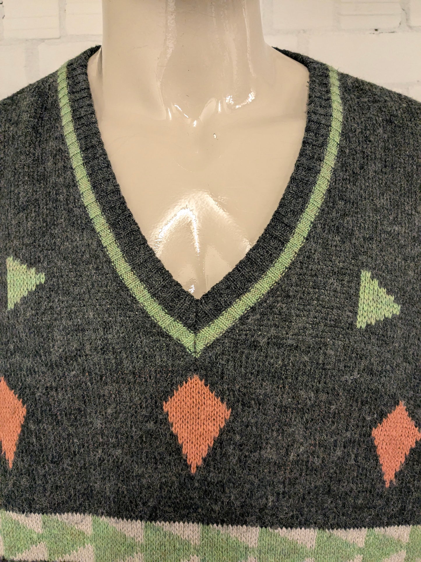 Vintage Laurens Wollen trui met V-Hals. Groen Roze Rood gekleurd. Maat XL. 30% Wol.