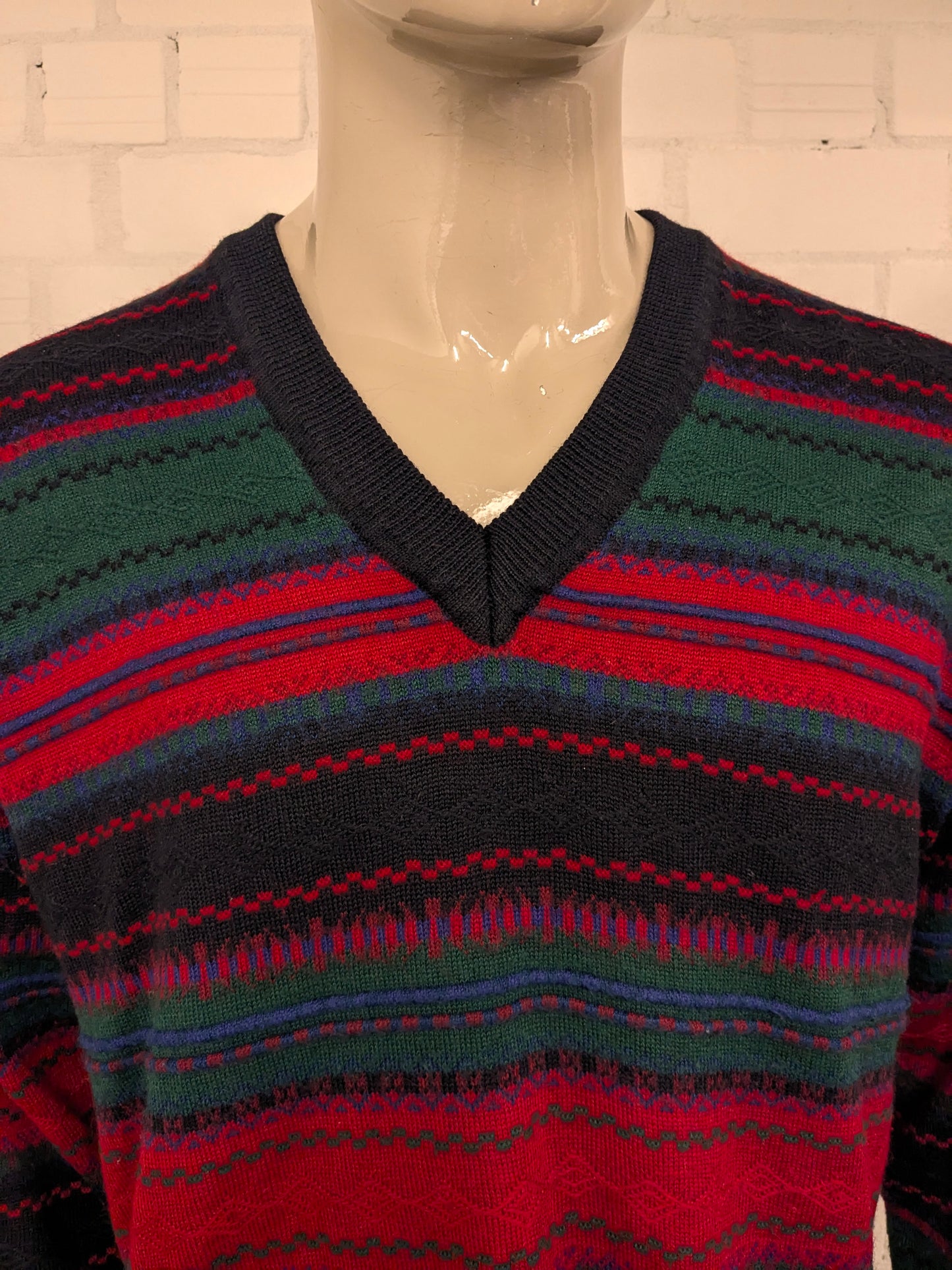 Vintage Frank Alexs Wollen trui met V-Hals. Rood Groen Blauw gekleurd. Maat XL. 50% Wol.