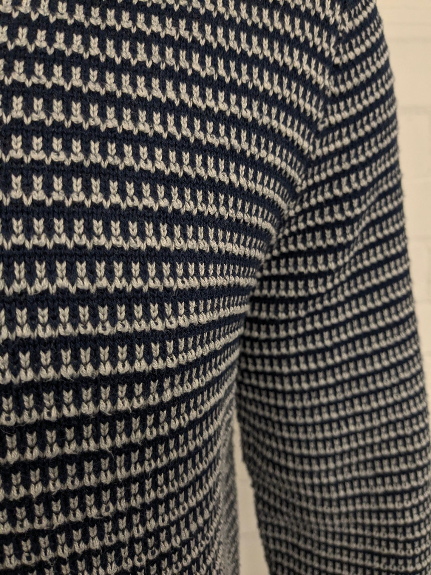 Blue Harbor -Pullover mit Reißverschluss. Blaues graues Motiv. Größe L.