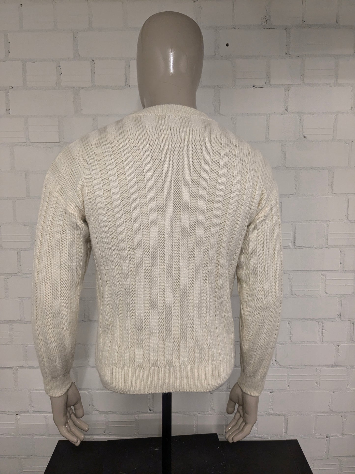 Vintage trui met knopen. Beige gekleurd. Maat M.