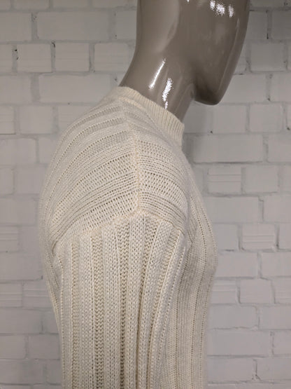Vintage trui met knopen. Beige gekleurd. Maat M.