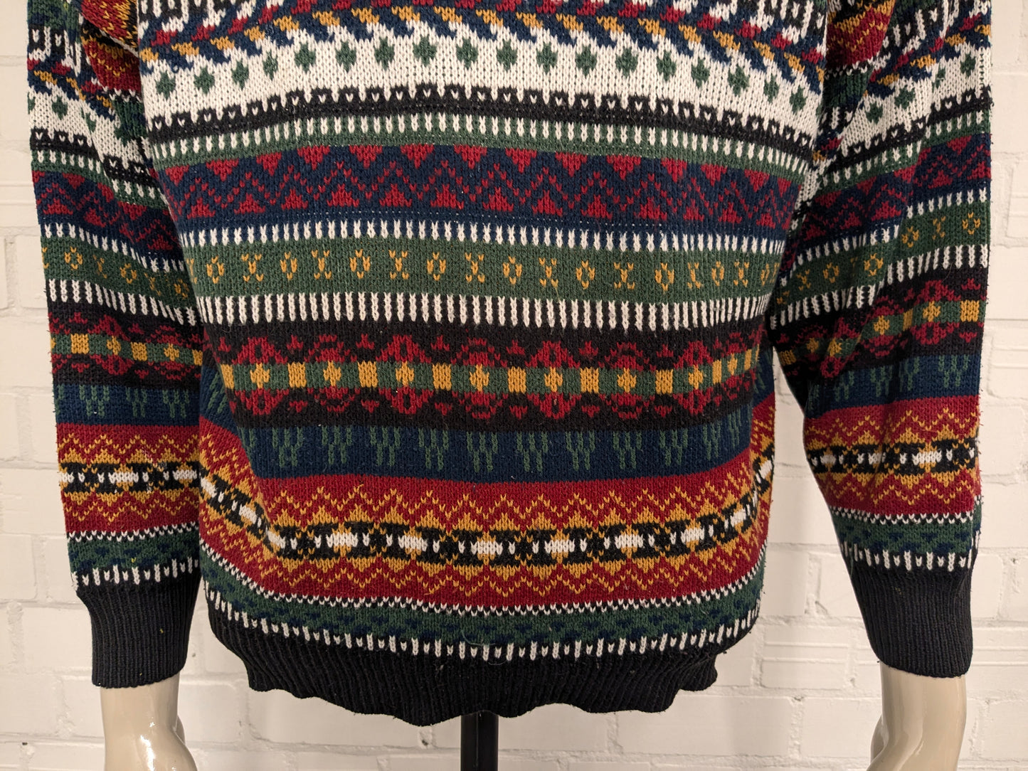 Pull complexe vintage avec fermeture éclair. Impression colorée. Taille xl.