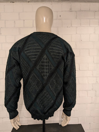 Vintage Angelo Litrico woolen sweater with V-neck. Green black colored. Size L. 8% wool.