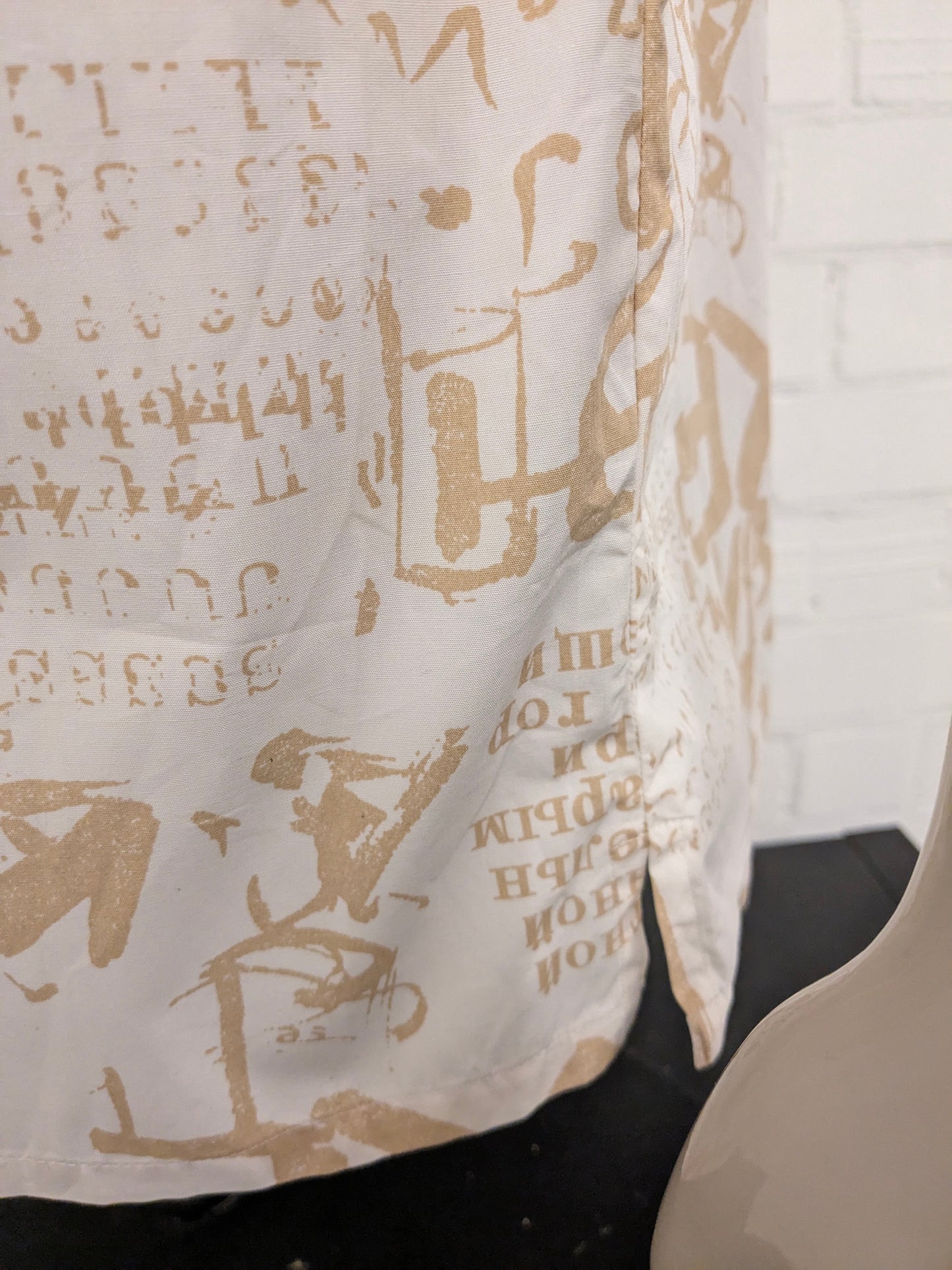 Vintage Berto Lucci shirt short sleeve. Beige Light Brown print. Size L.