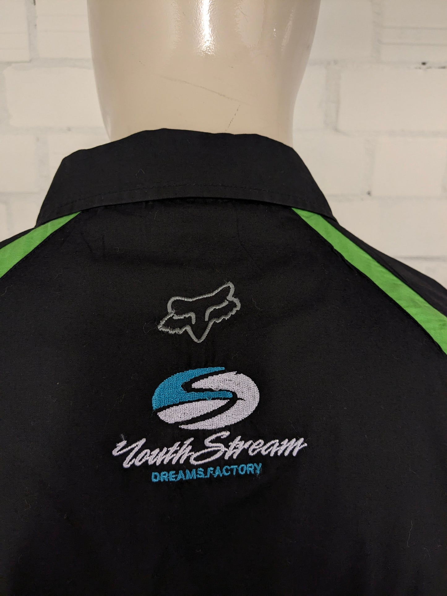 Fox shirt short sleeve. Black Green with applications. Size L.