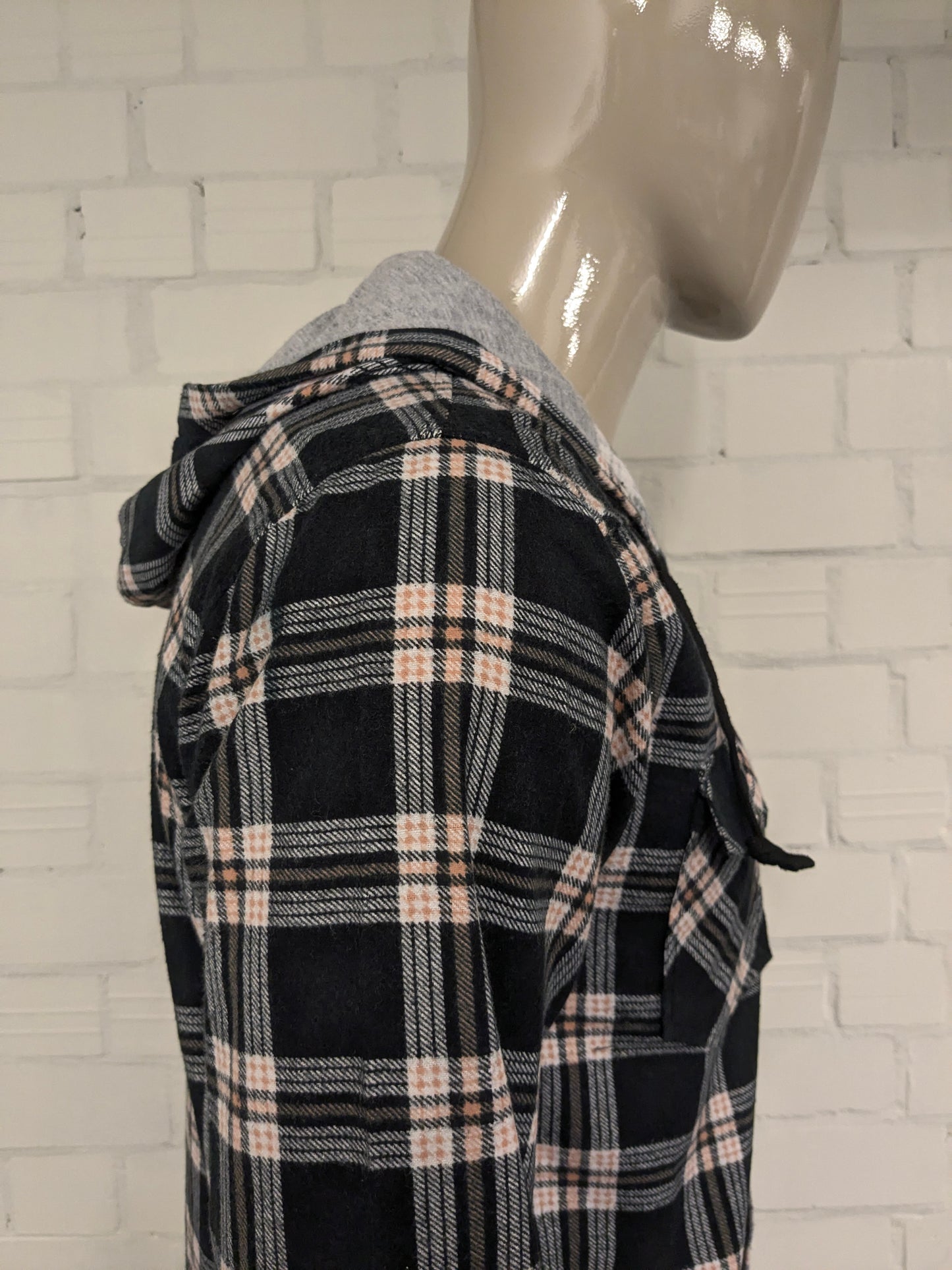 Unbranded Flannel shirt with press studs and hood. Black Pink checked. Size M.