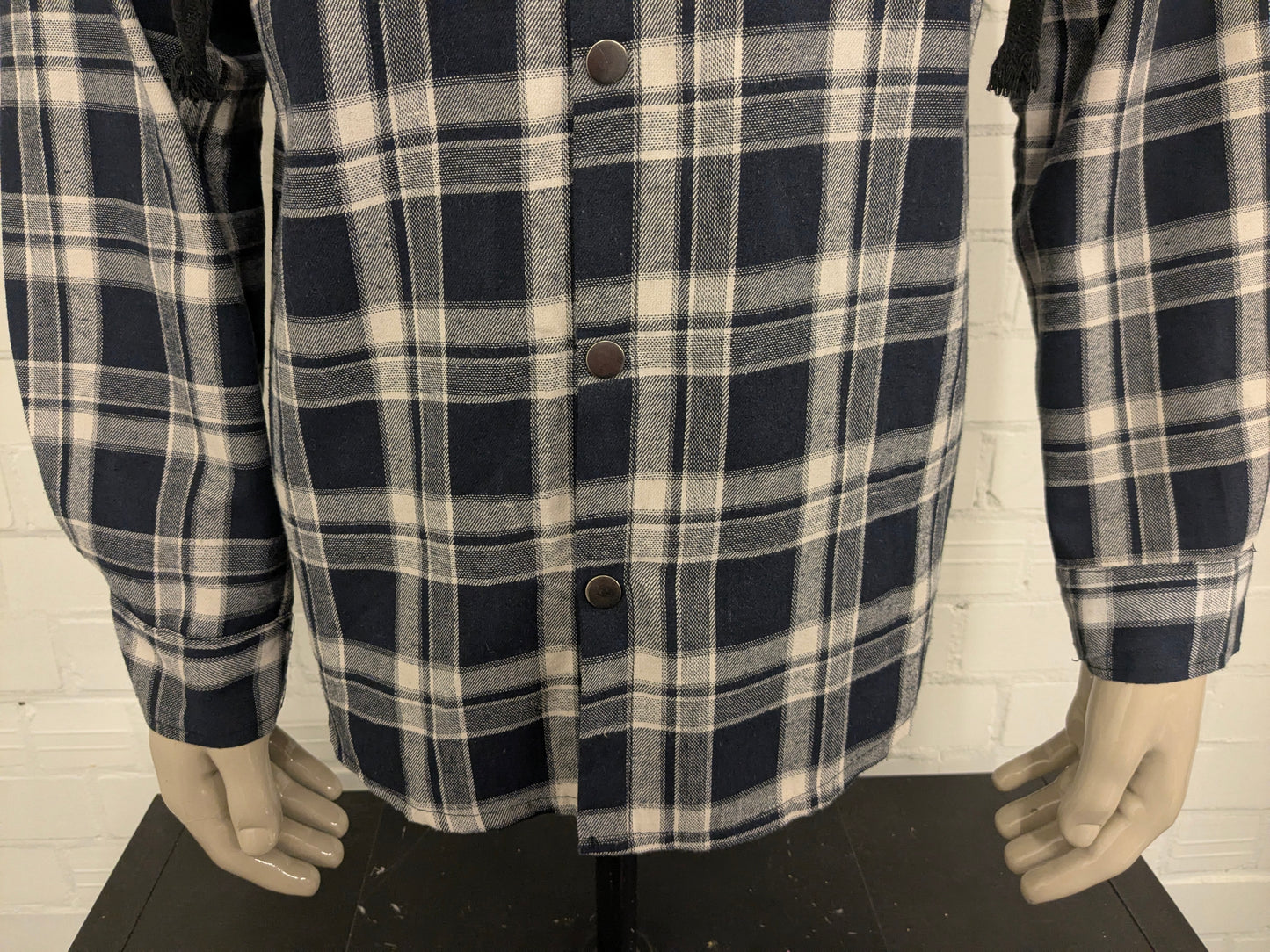 VSKA shirt with press studs and hood. Dark Blue Beige checked. Size L.