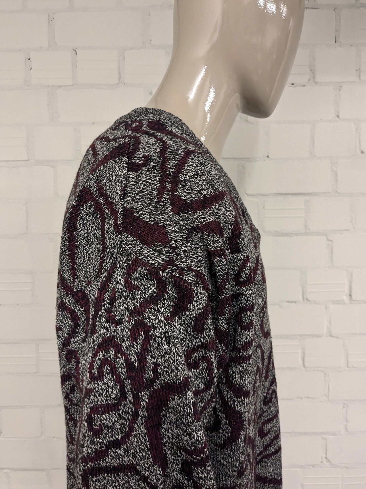 Vintage trui met V-Hals. Bordeaux Zwart Grijs gemêleerd. Maat XL.