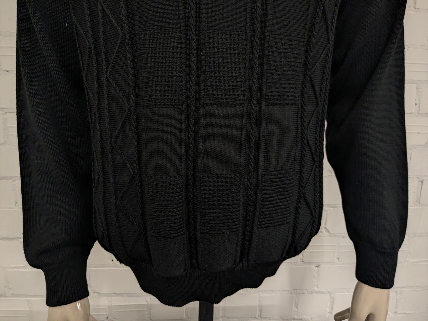 Pull en laine mérinos du Manitoba. Motif tactile noir. Taille L. 50% Laine.