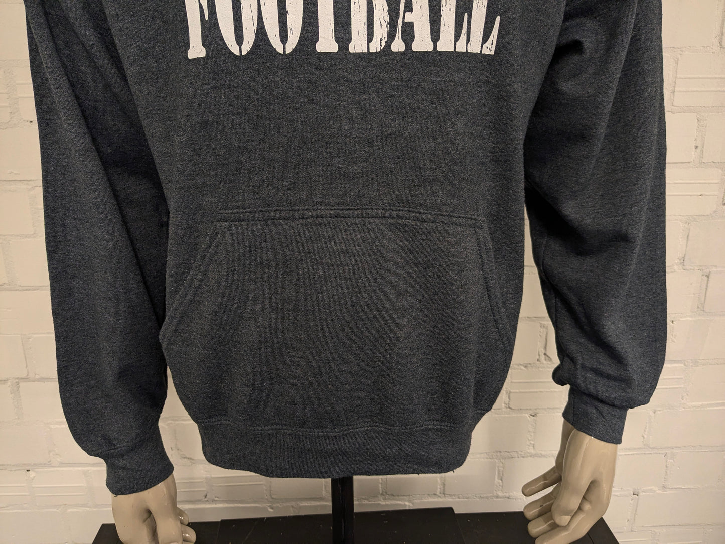 Defenders Football hoodie. Donker Grijs gemêleerd met opdruk. Maat XL.