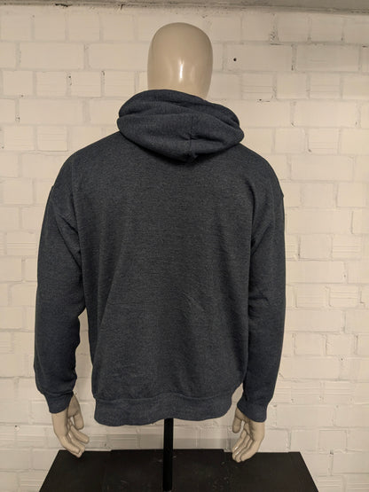 Defenders Football hoodie. Donker Grijs gemêleerd met opdruk. Maat XL.