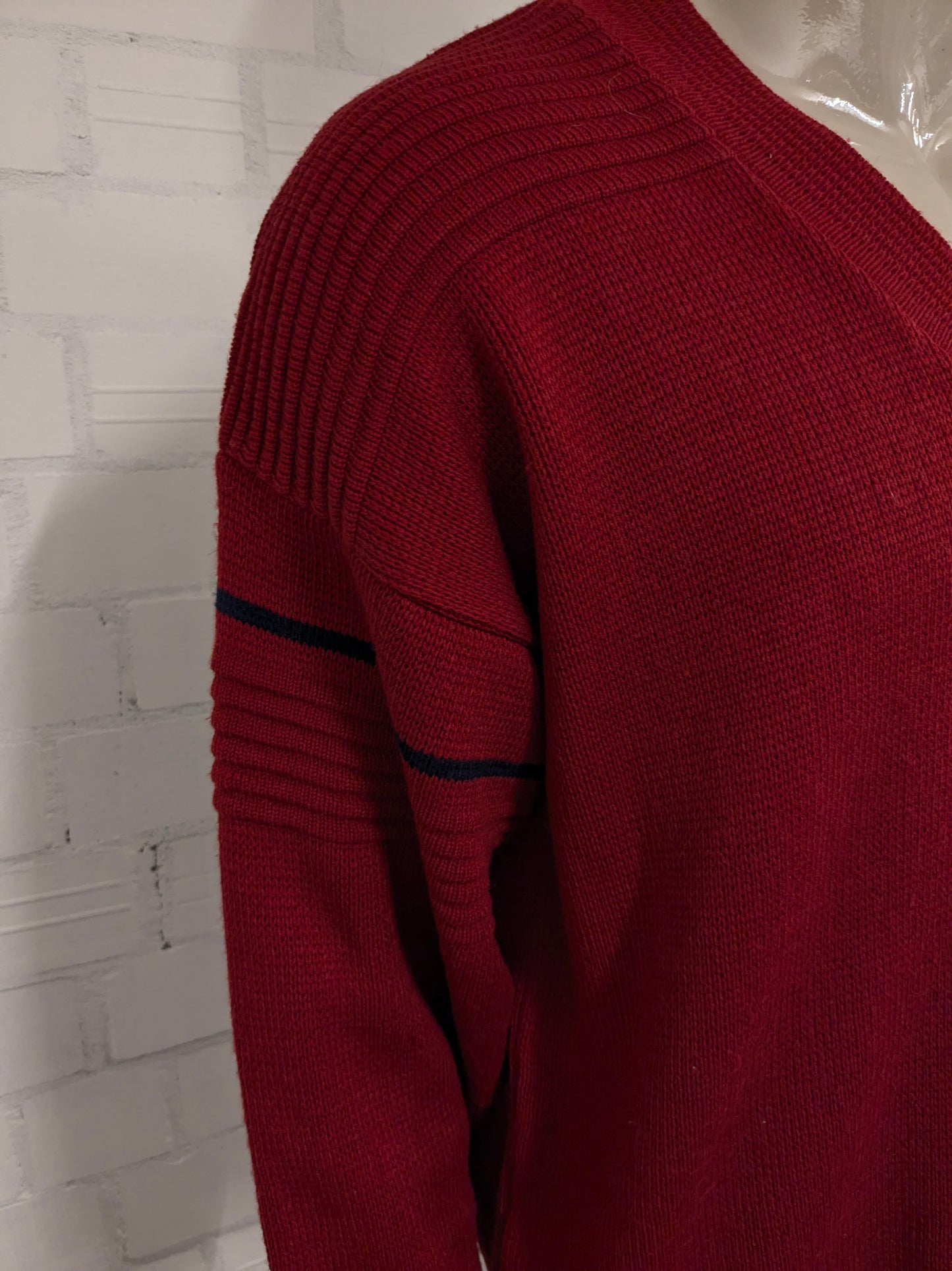 Vintage st. Michael trui met V-Hals. Rood Blauw gekleurd. Maat L.