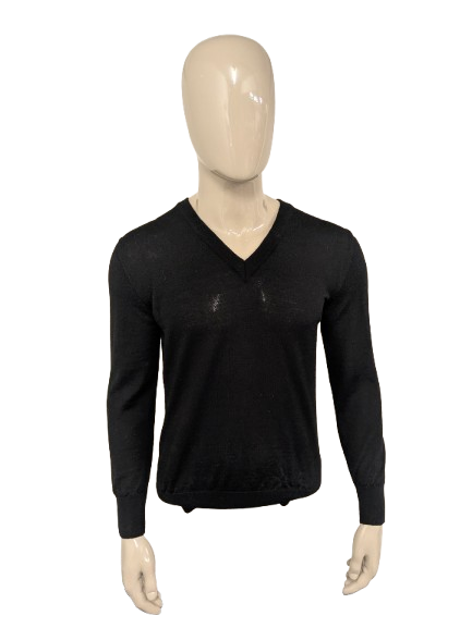 Top Man Woolen sweater with V-neck. Colored black. Size M. 100% Wool.