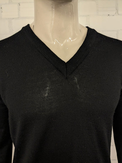 Top Man Woolen sweater with V-neck. Colored black. Size M. 100% Wool.