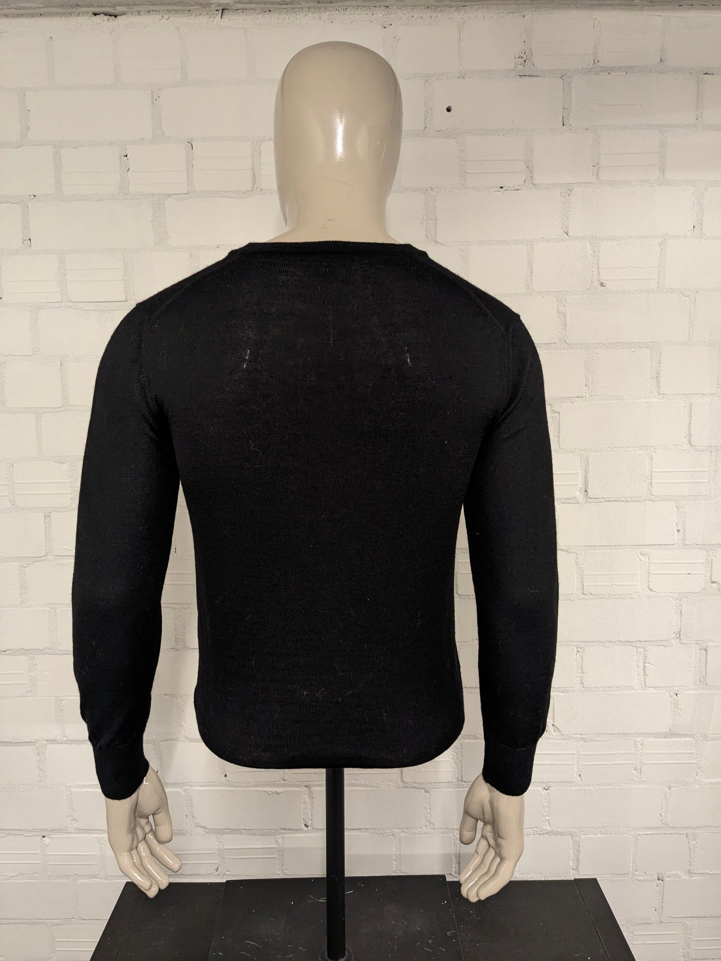 Top Man Woolen sweater with V-neck. Colored black. Size M. 100% Wool.