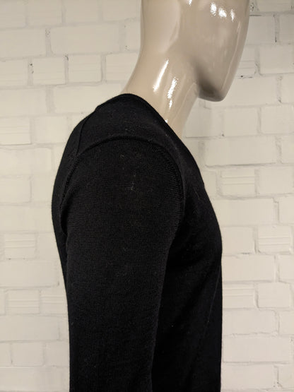 Top Man Woolen sweater with V-neck. Colored black. Size M. 100% Wool.