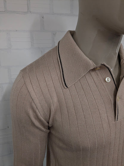 Maglia polo Jet Set vintage anni '70 con colletto a punta. Colore beige. Taglia M.