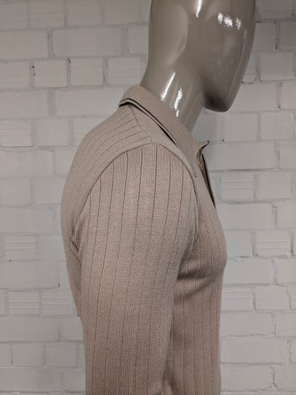 Maglia polo Jet Set vintage anni '70 con colletto a punta. Colore beige. Taglia M.