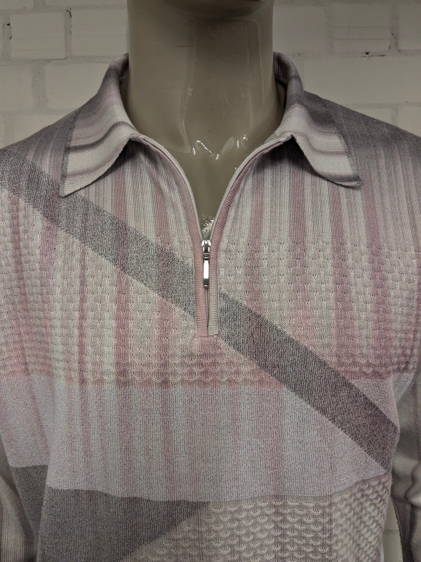 Jersey polo Vintage Districk con cremallera. Color Rosa Blanco Gris ligeramente brillante. Talla XL.