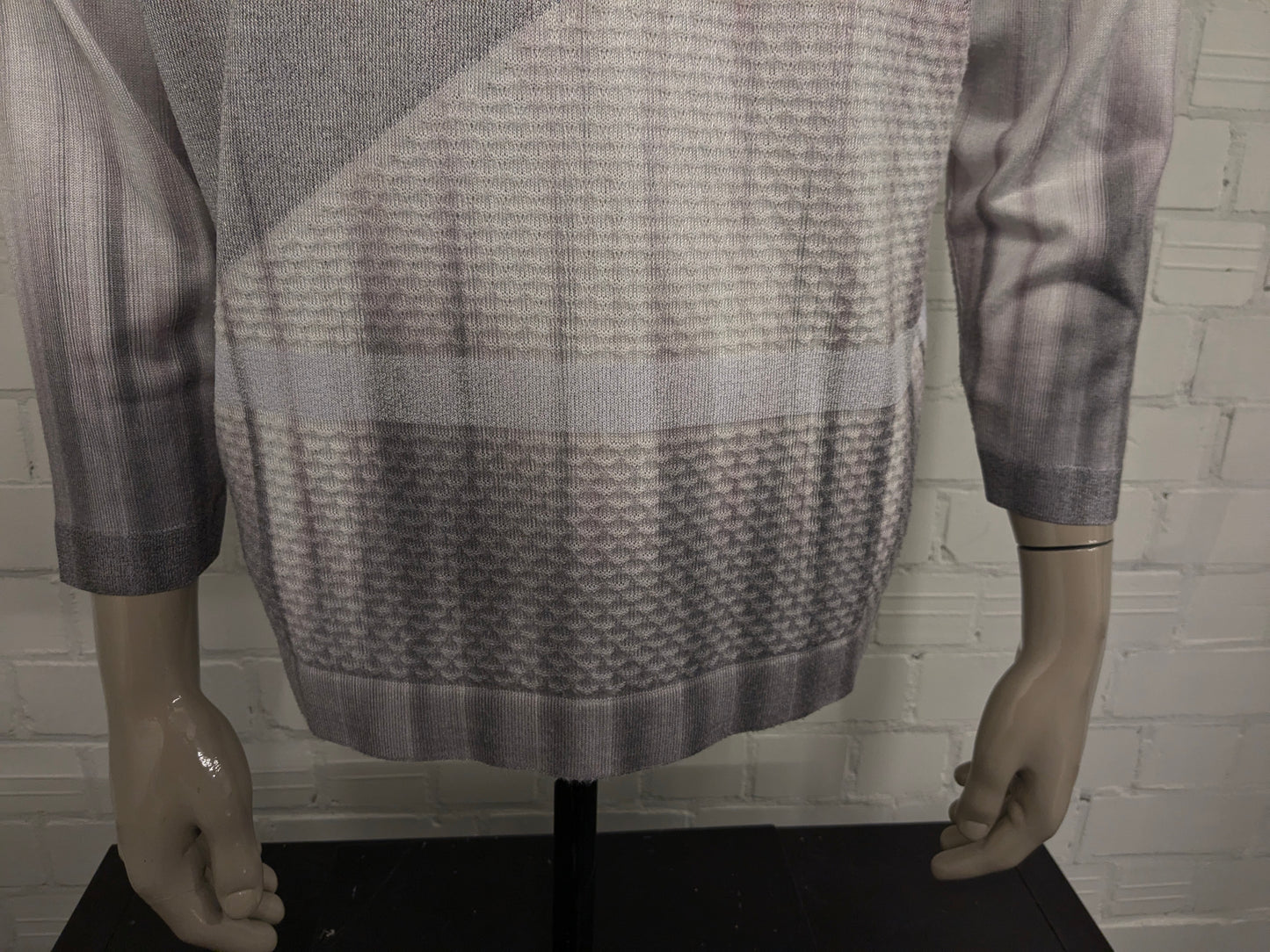 Jersey polo Vintage Districk con cremallera. Color Rosa Blanco Gris ligeramente brillante. Talla XL.
