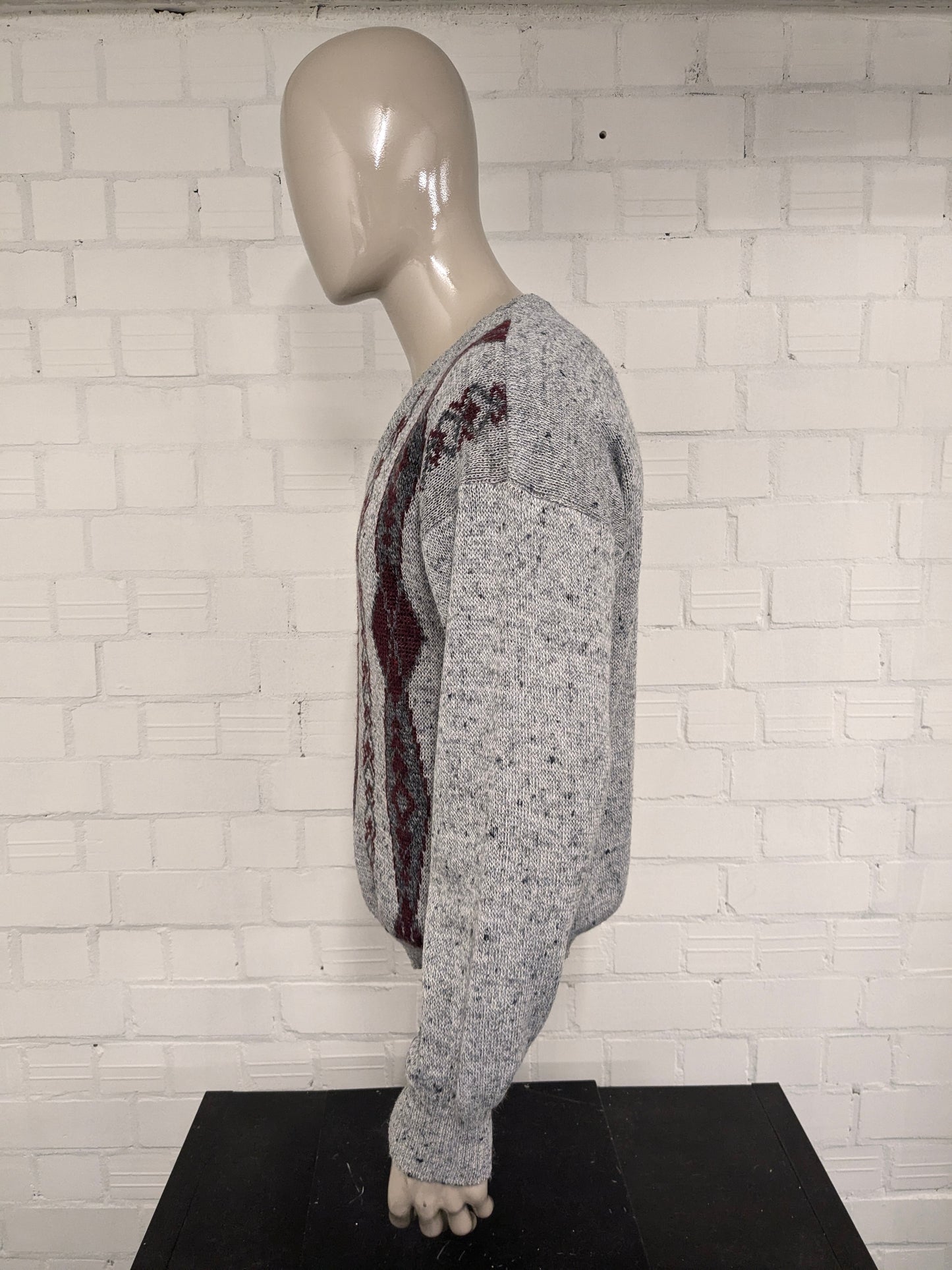 Maglione vintage Luis Ferrer in lana con scollo a V. Colore grigio rosso. Taglia L. 13% Lana.