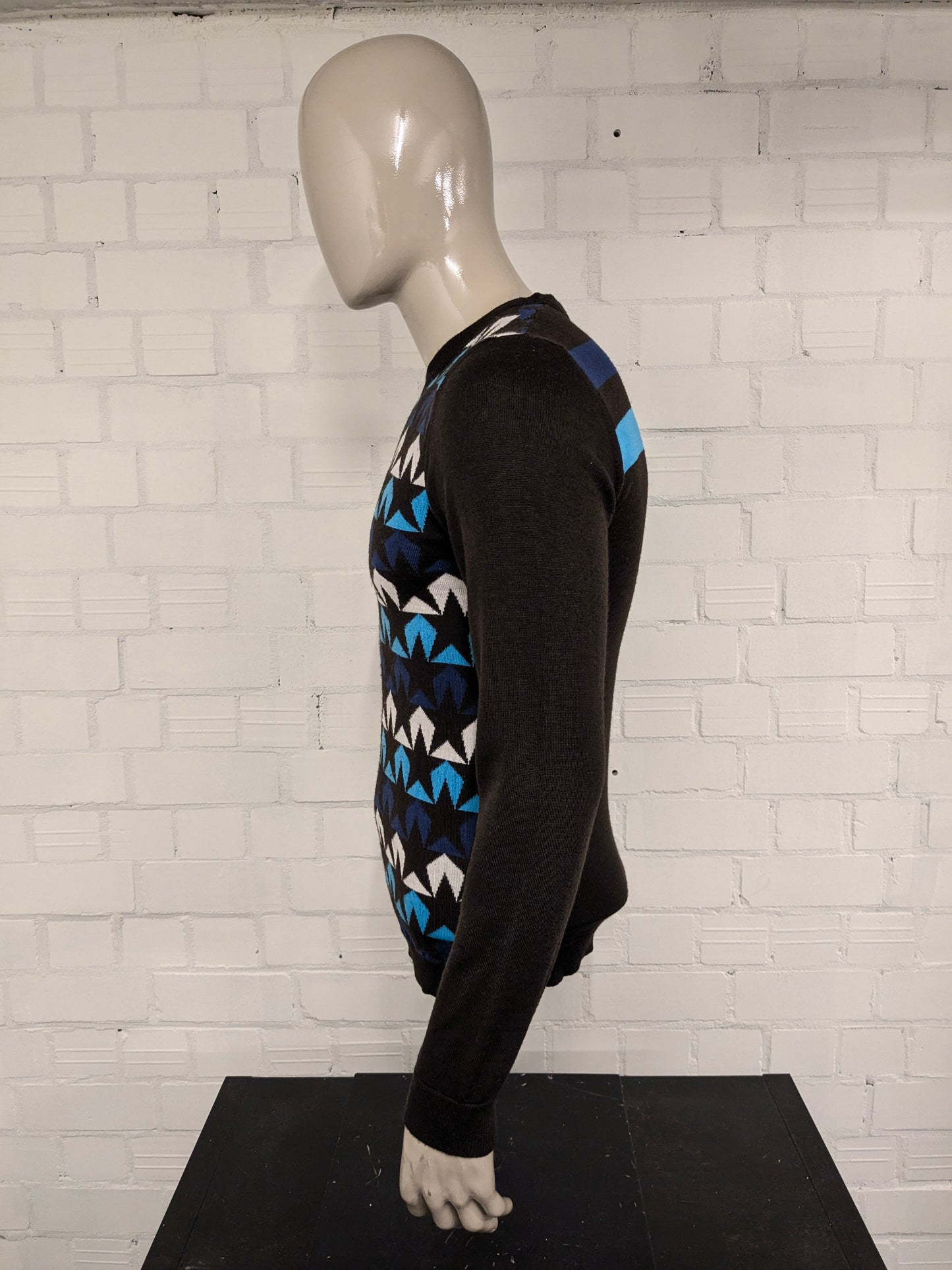 Energie Wollen trui met V-Hals. Bruin Blauw Wit motief. Maat S. 50% Wol.