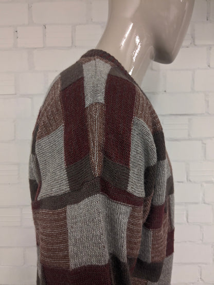 Suéter vintage de Lana Peruana de Alpaca con Cuello en V. Color rojo marrón gris. Talla XL. 30% Lana y 20% Alpaca.