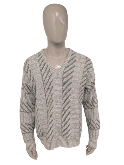 Vintage Bon Gusto Pullover aus Alpakawolle mit V-Ausschnitt. Beigegrau gefärbt. Größe 2XL / XXL. 28 % Wolle und 13 % Alpakawolle.