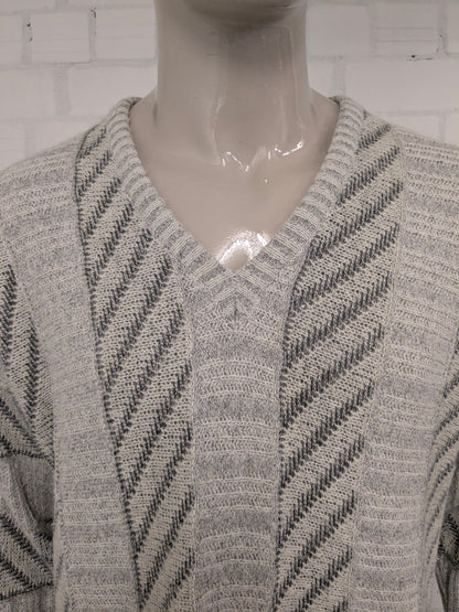 Vintage Bon Gusto Alpaca Wool sweater with V-Neck. Beige Gray colored. Size 2XL / XXL. 28% Wool and 13% Alpaca wool.