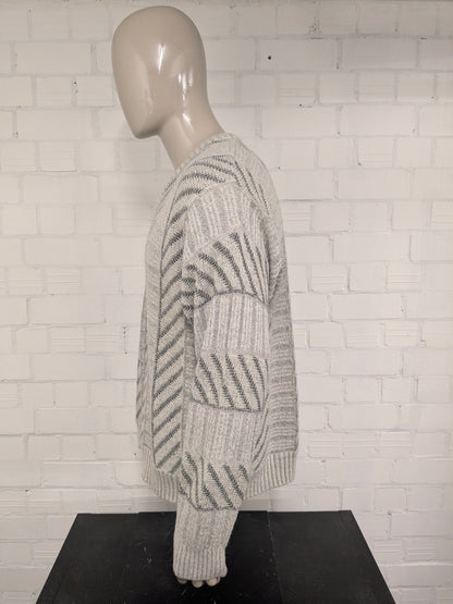 Vintage Bon Gusto Alpaca Wool sweater with V-Neck. Beige Gray colored. Size 2XL / XXL. 28% Wool and 13% Alpaca wool.