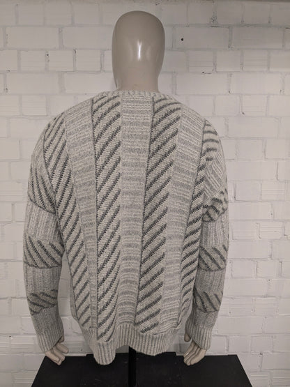 Vintage Bon Gusto Alpaca Wool sweater with V-Neck. Beige Gray colored. Size 2XL / XXL. 28% Wool and 13% Alpaca wool.