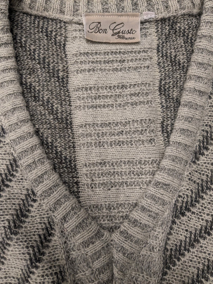 Vintage Bon Gusto Alpaca Wool sweater with V-Neck. Beige Gray colored. Size 2XL / XXL. 28% Wool and 13% Alpaca wool.