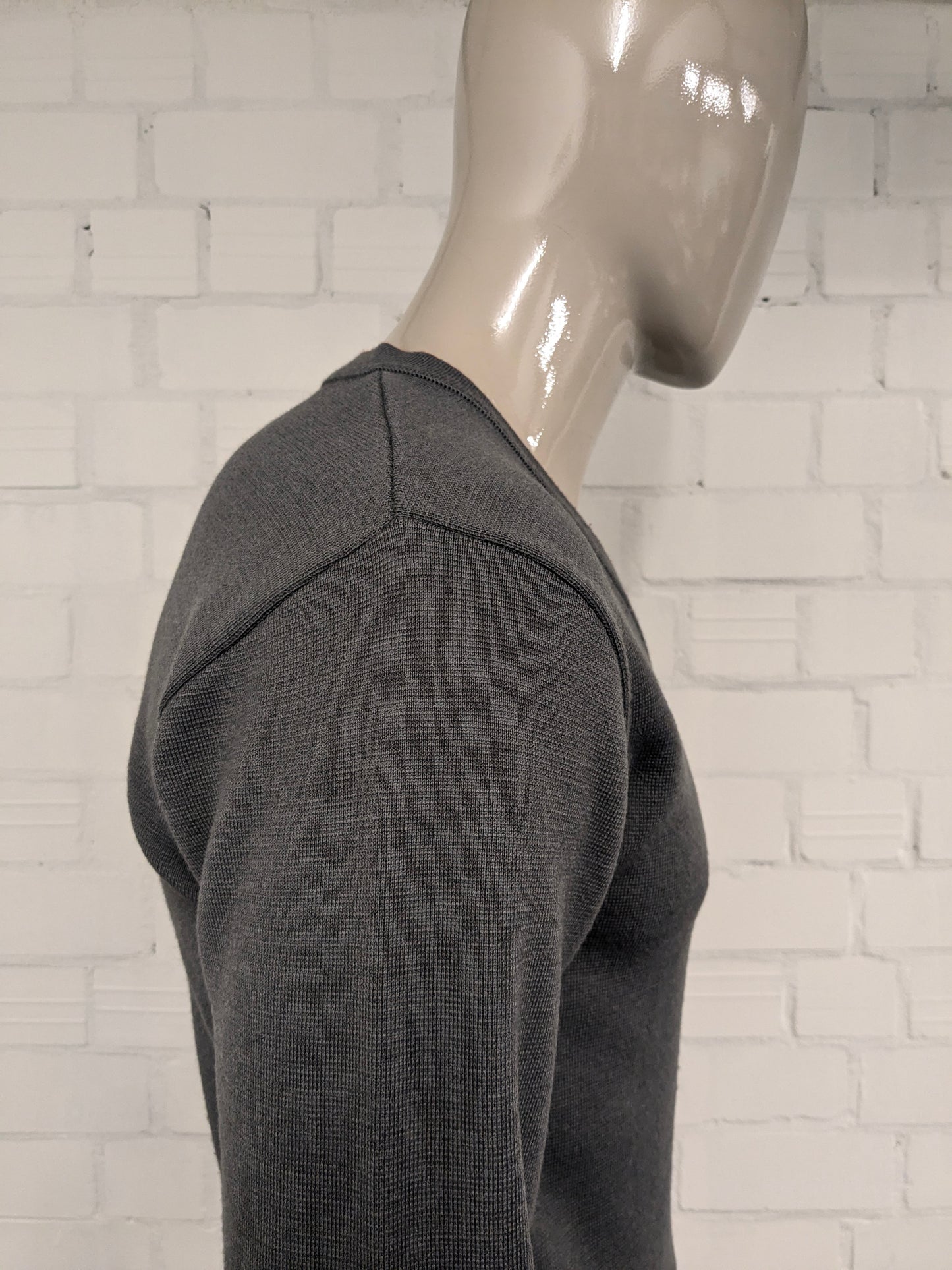 Maglione vintage Celexta in lana con scollo a V. Colore grigio arancio. Taglia S. 50% Lana.