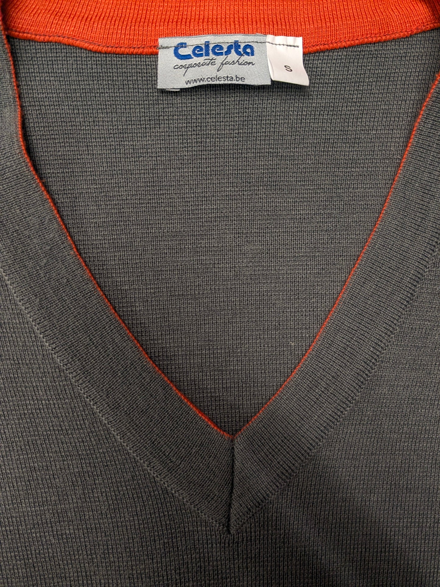 Maglione vintage Celexta in lana con scollo a V. Colore grigio arancio. Taglia S. 50% Lana.